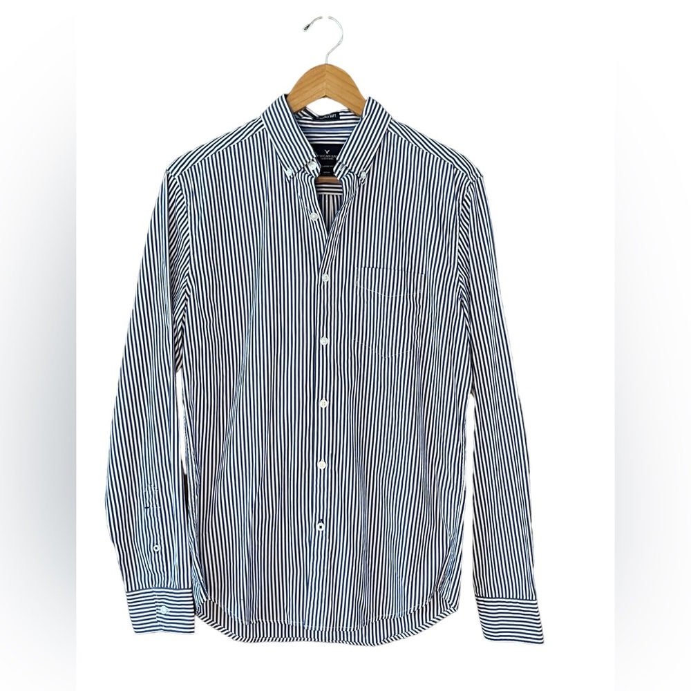 NWT-AMERICAN EAGLE CLASSIC FIT BUTTON DOWN